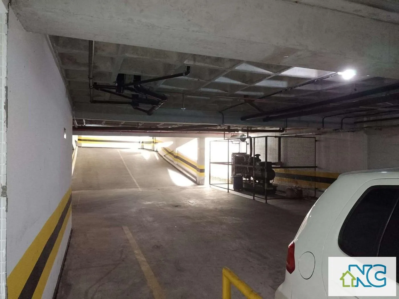 Imagem Garagem para Venda em Salvador / BA no bairro Caminho das Árvores