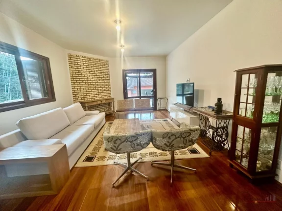 Imagem Ótima casa com 4 Suítes, Piscina e Vista para o Mar no Centro de Florianópolis Localizada no cent...