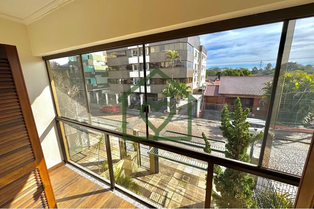 Imagem Casa com 237m2 em Porto Alegre, no bairro Sarandi, ideal para quem busca conforto, praticidade e exc...