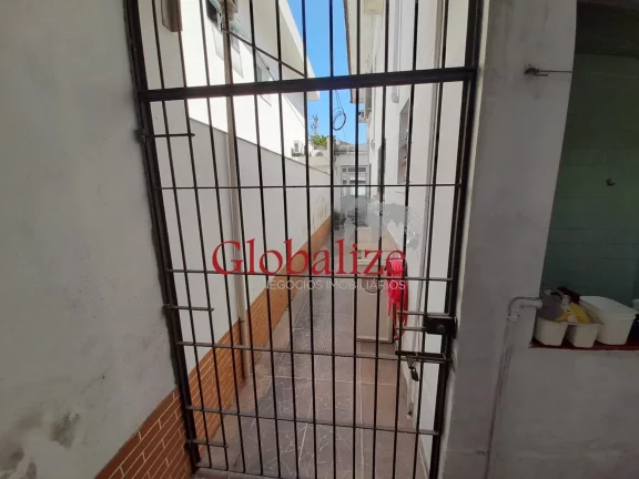 Imagem Casa com 3 dormitórios e 2 vagas à venda no Macuco em Santos R$ 900.000,00