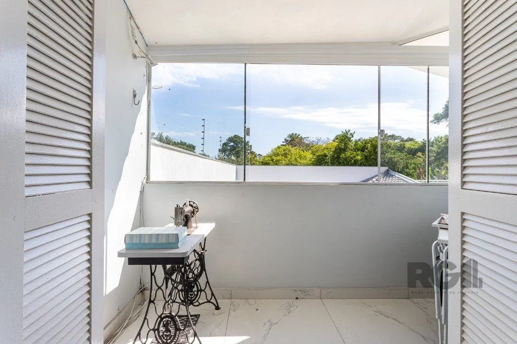 Imagem casa sobrado no Alto Petrópolis de 5 dormitórios e 3 vagas