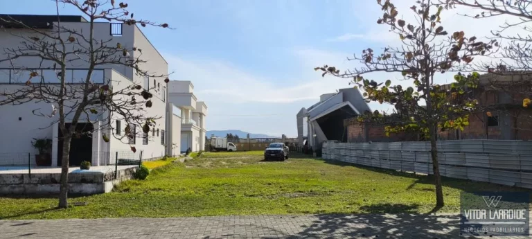 Imagem Terreno de 450m² à Venda no Condomínio Algarve - Laguna SC