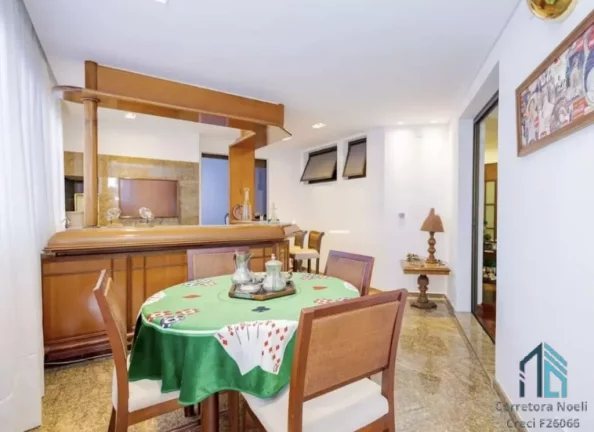 Imagem Apartamento Lindo, 04 quartos c/suítes, 04 vagas, 620m² const. no Bigorrilho em Curitiba - PR