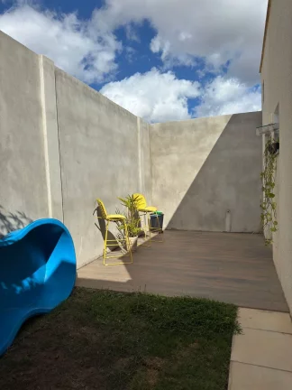Imagem Casa em Condomínio à Venda em Vitória da Conquista-BA, Bairro Candeias: 3 Quartos, 1 Suíte, 1 Sala, 2 Banheiros, 1 Vaga, 77m².