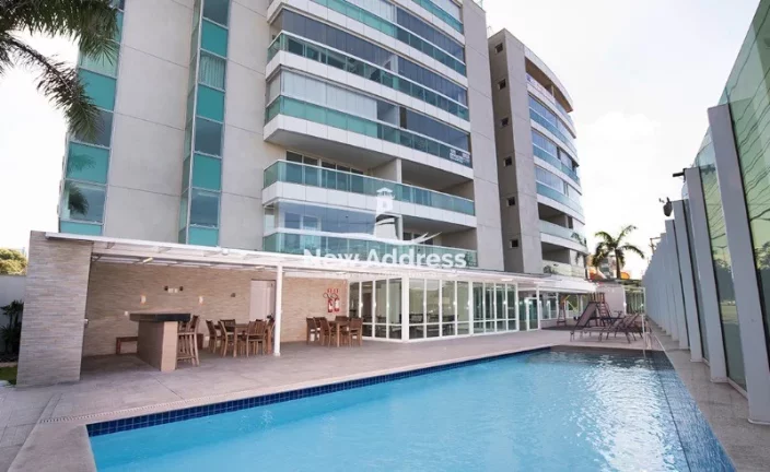 apartamento duplex de 4 quartos, sendo 3 suítes, com 241,30 m2, de frente para o mar da praia de camburi