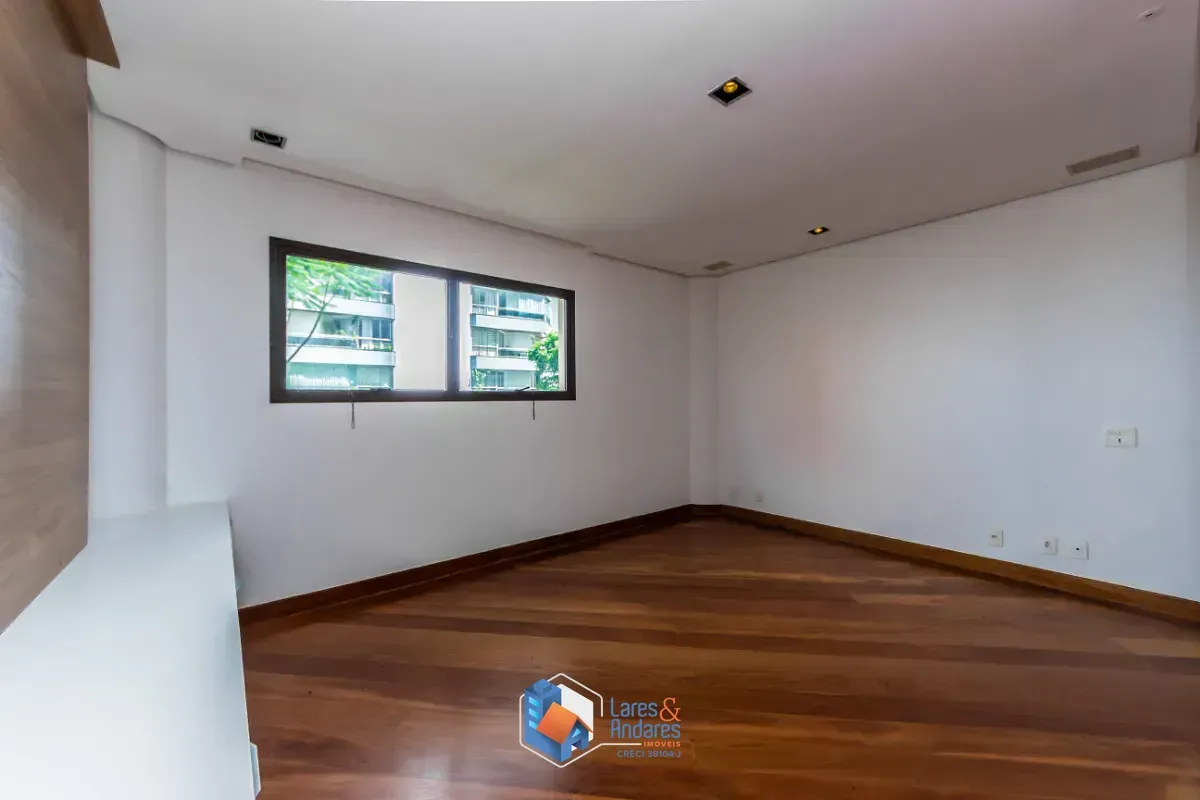 Imagem Duplex para venda em Indianópolis com 3 quartos, sendo 3 suítes, 198m²