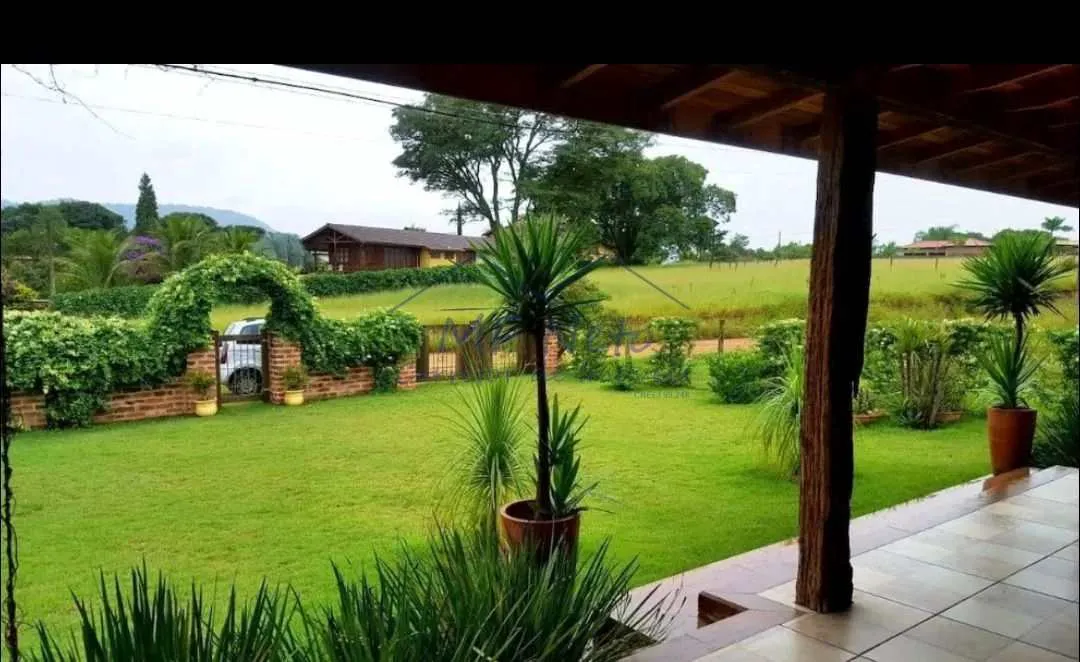 Imagem Casa em condomínio de chácaras à 300 m do centro

Área total 671 m2- área construída 240 M2

C...