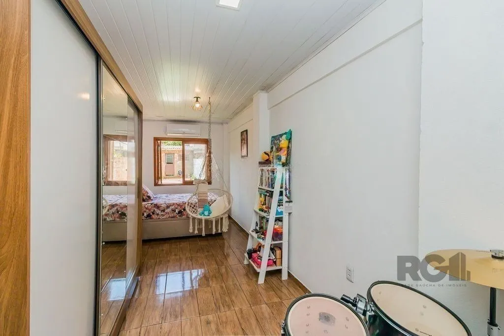 Imagem Casa de 2 dormitórios com 98m² no Bairro Lomba do Pinheiro