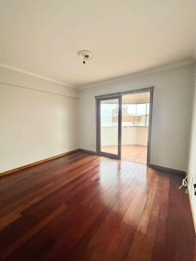 Imagem Apartamento de 4 dormitórios e 184m² à venda em Menino Deus, Porto Alegre.