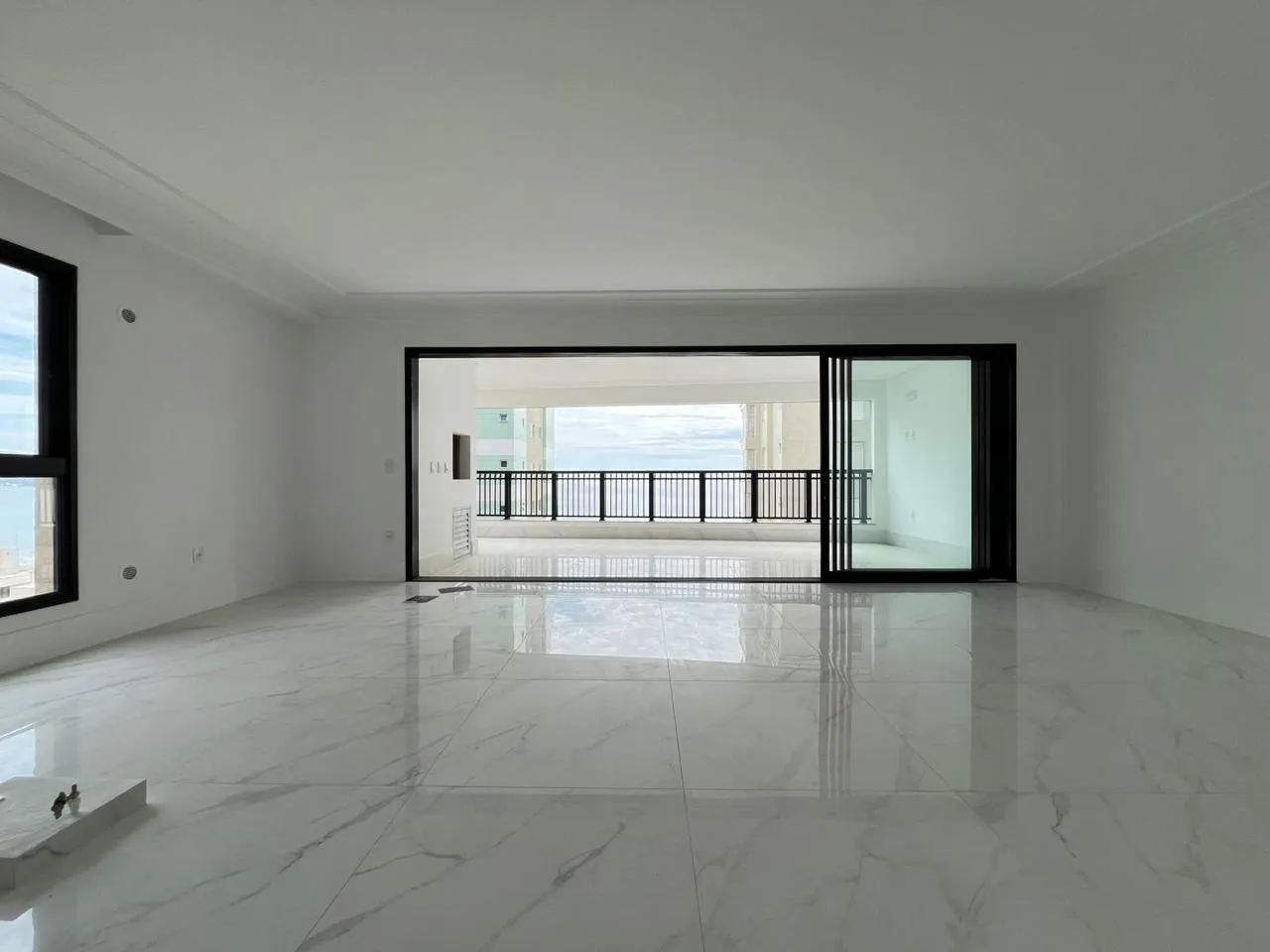 Imagem Apartamento com vista para o mar à venda com 225m2 por R$ 4.500.000,00