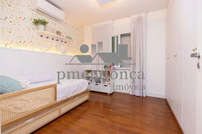 Imagem Apartamento em Higienopolis com 172m², 04 quartos (1 sui­te) e 2 vagas.