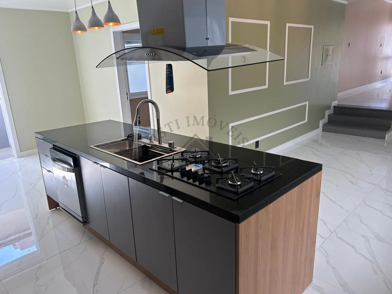 Imagem CASA 3 DORMITÓRIOS - GARAGEM 4 CARROS - JARDIM LINDÓIA - PORTO ALEGRE/RS