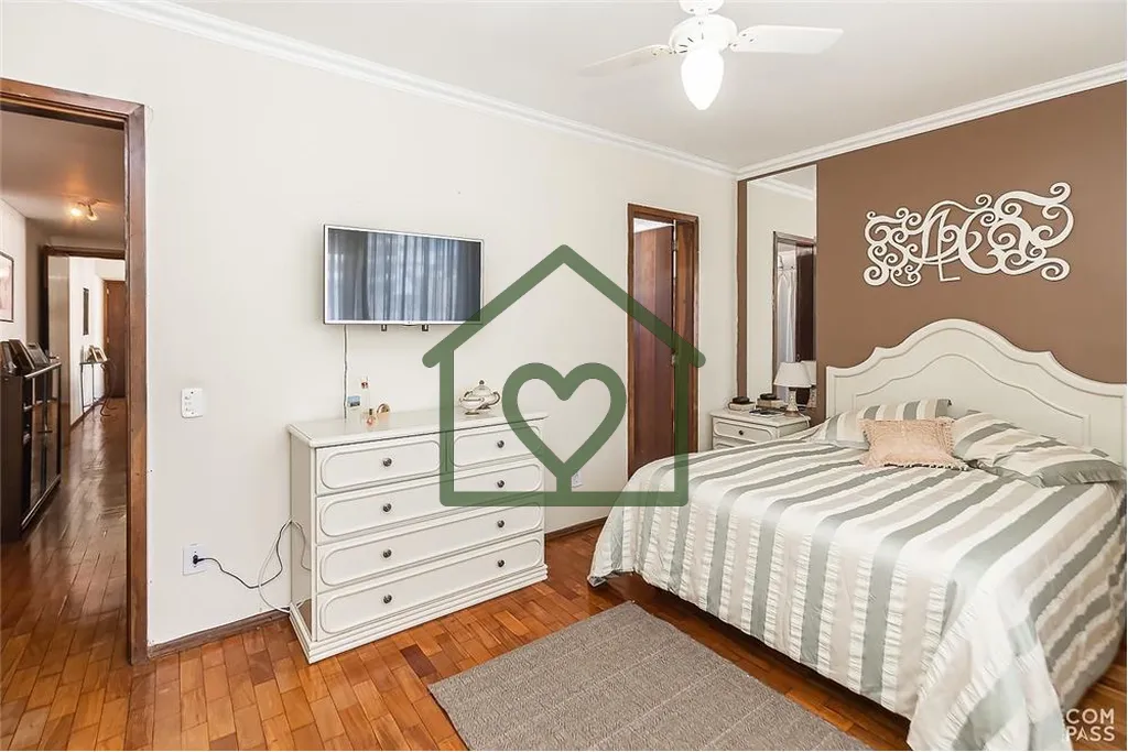 Imagem Apartamento com 82m² privativos, 2 dormitórios, sendo um deles uma suíte, dependência de emprega...