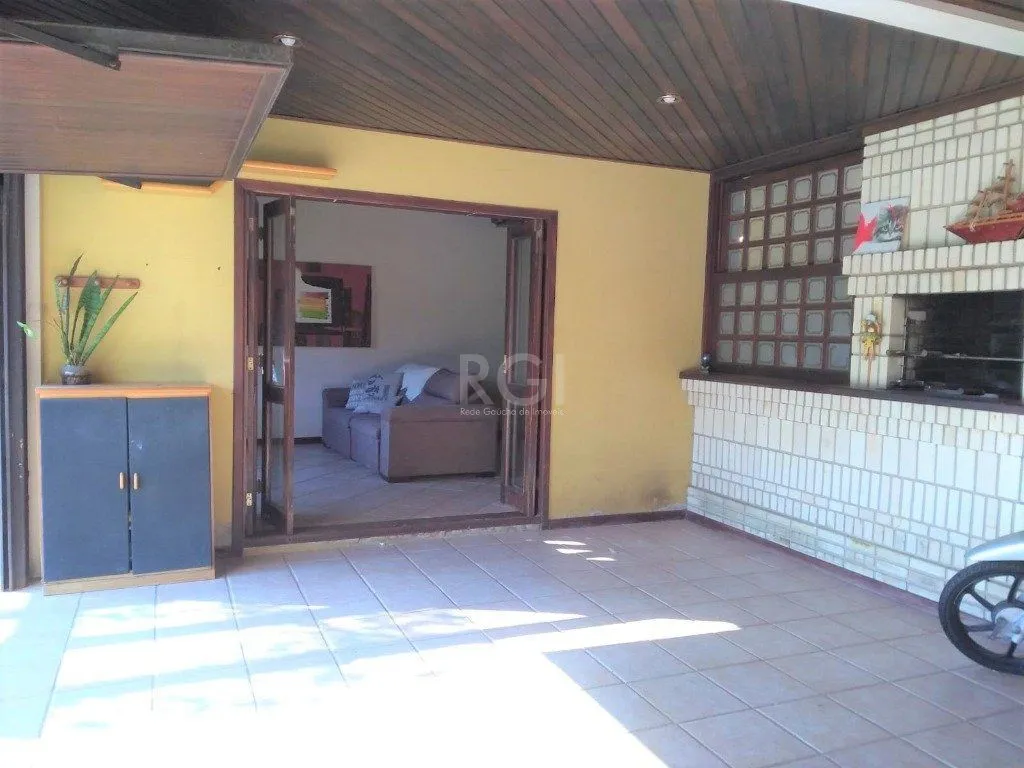 Imagem Casa para Venda - 219m², 3 dormitórios, sendo 1 suites, 4 vagas - Menino Deus
