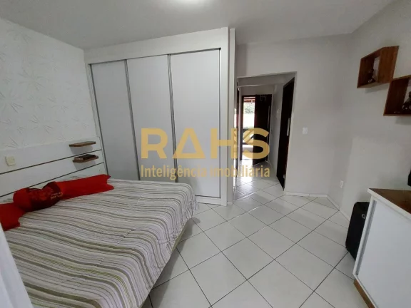 Imagem Lindo sobrado, totalmente averbado, com muito espaço e charme, sua área privativa de 175m² em um ...