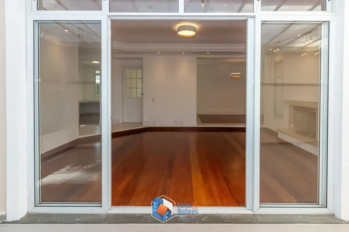 Imagem Casa no condomínio Condomínio Stephanie para venda com 4 quartos, sendo 2 suítes, 315m²