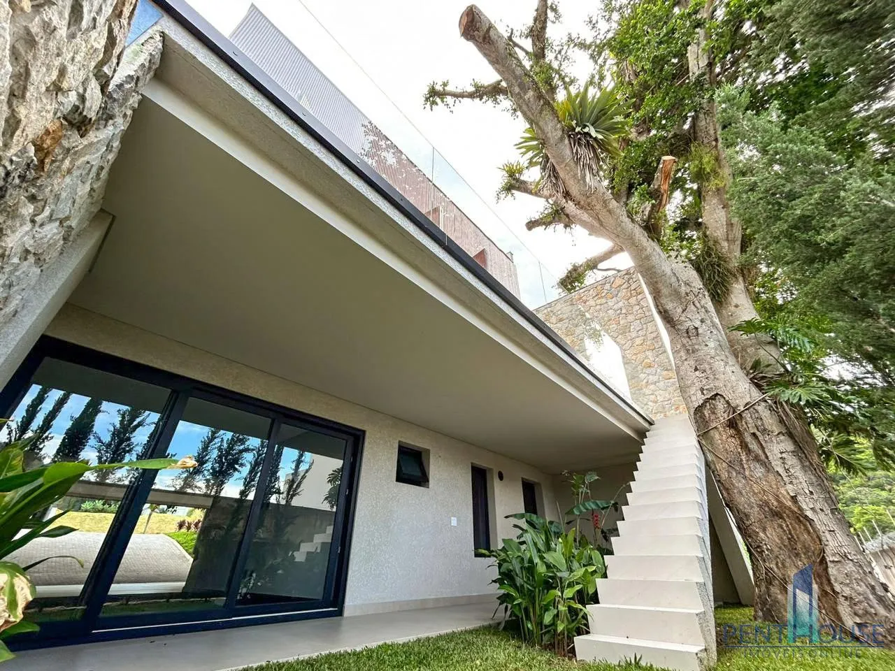 Foto do imóvel Casa em Condomínio para Venda em Balneário Camboriú, BARRA, 4 dormitórios, 4 suítes, 6 banheiros, 4 vagas em Avenida Hermógenes de Assis Feijó, 610 - BARRA, Balneário Camboriú - SC