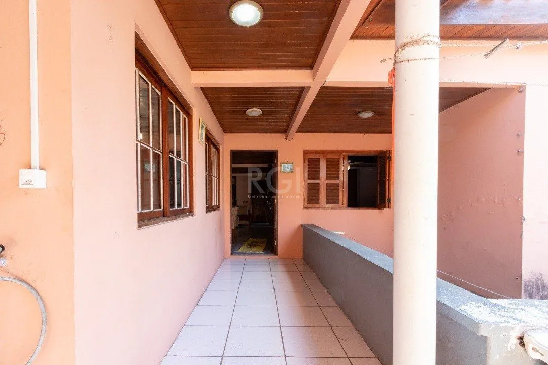 Imagem Casa para Venda - 240m², 6 dormitórios, sendo 3 suites, 2 vagas - Glória