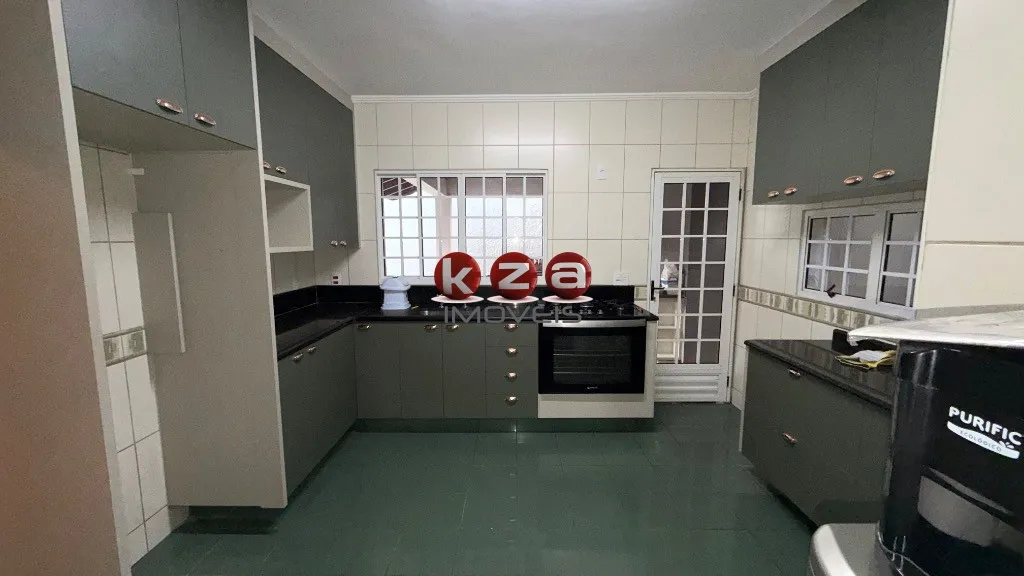 Imagem Casa em Condomínio de Alto Padrão na Vila Faustina II em Valinhos-SP - 3 Quartos, 1 Suíte, 2 Salas, 4 Banheiros, 4 Vagas - 212m².