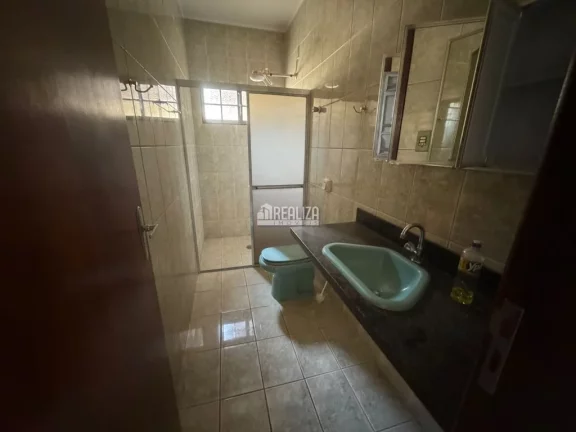 Imagem Casa de 3 dormitórios à venda no bairro Fabrício em Uberaba