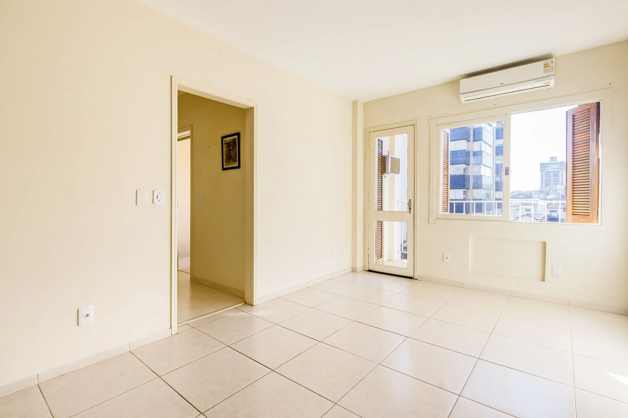 Imagem Oportunidade única: Apartamento com dois dormitórios e vaga de garagem à venda no coração do Bairro Higienópolis!
