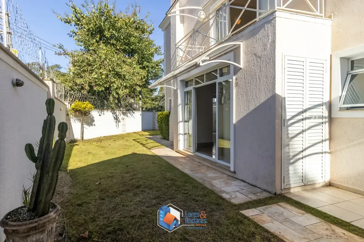 Imagem Casa em condomínio para venda em Alto da Boa Vista com 4 quartos, sendo 2 suítes, 320m²
