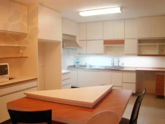Imagem MAGNÍFICA RESIDÊNCIA * 5 SUÍTES * 5 GARAGENS * RUA TRANQUILA * SUPER SEGURA