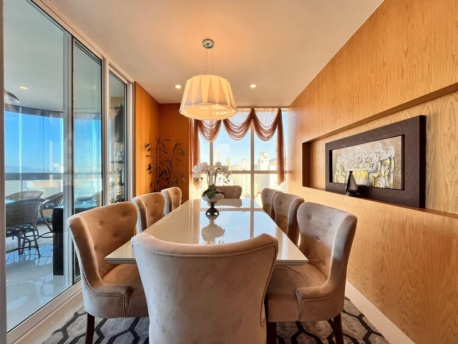 Imagem Apartamento com vista para o mar à venda com 193m2 por R$ 3.350.000,00
