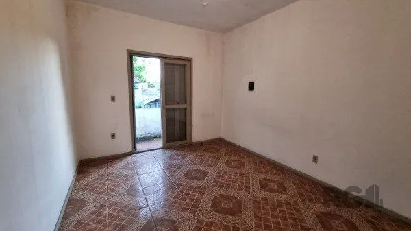 Imagem Casa /Sobrado com apartamento e loja, estacionamento, a venda no Bairro Jardim Itu. Lojão embaixo com dois banheiros e divisórias,