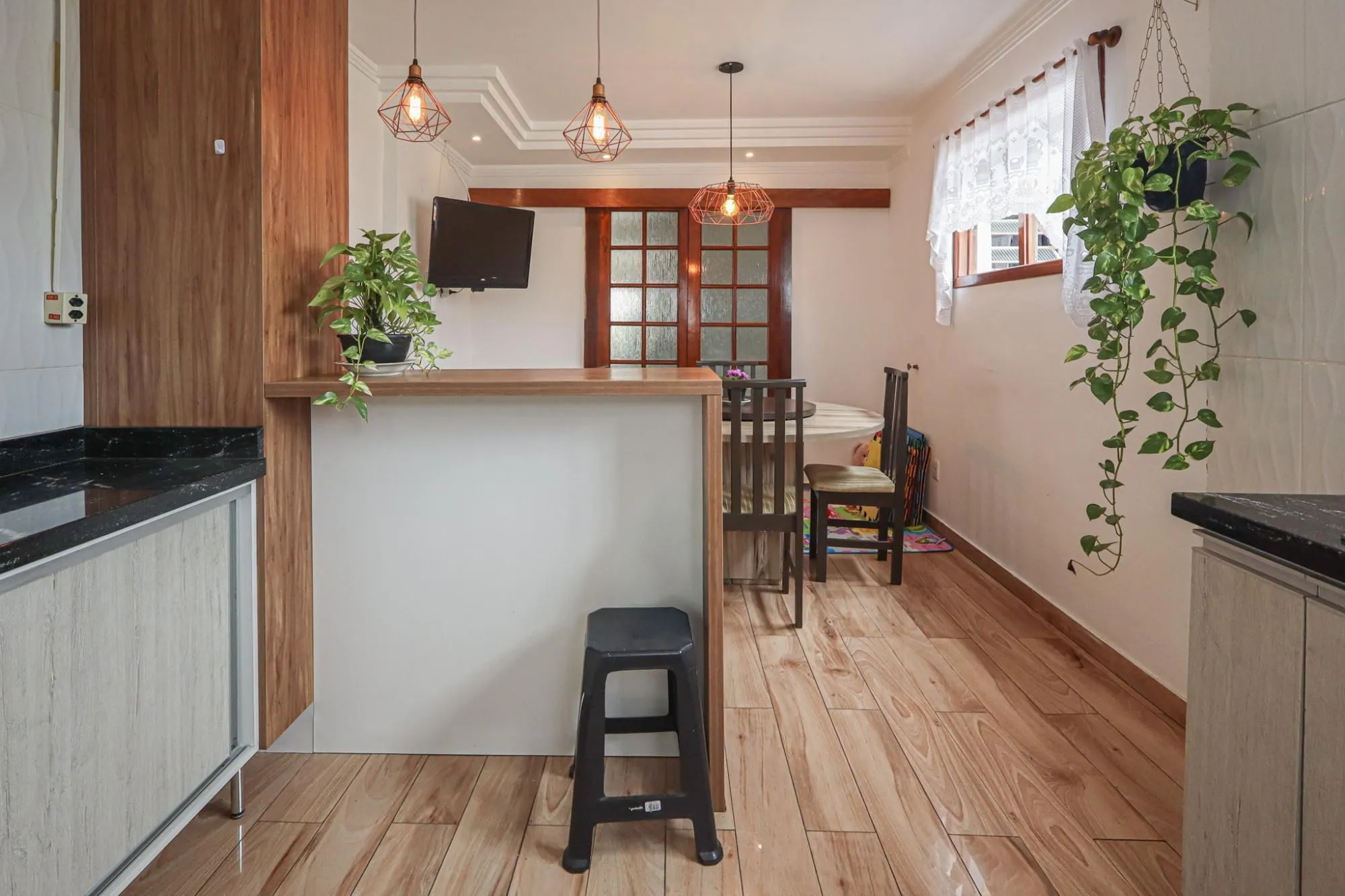 Imagem Casa semi mobiliada, 4 dormitórios no Bairro Jardim Sabará