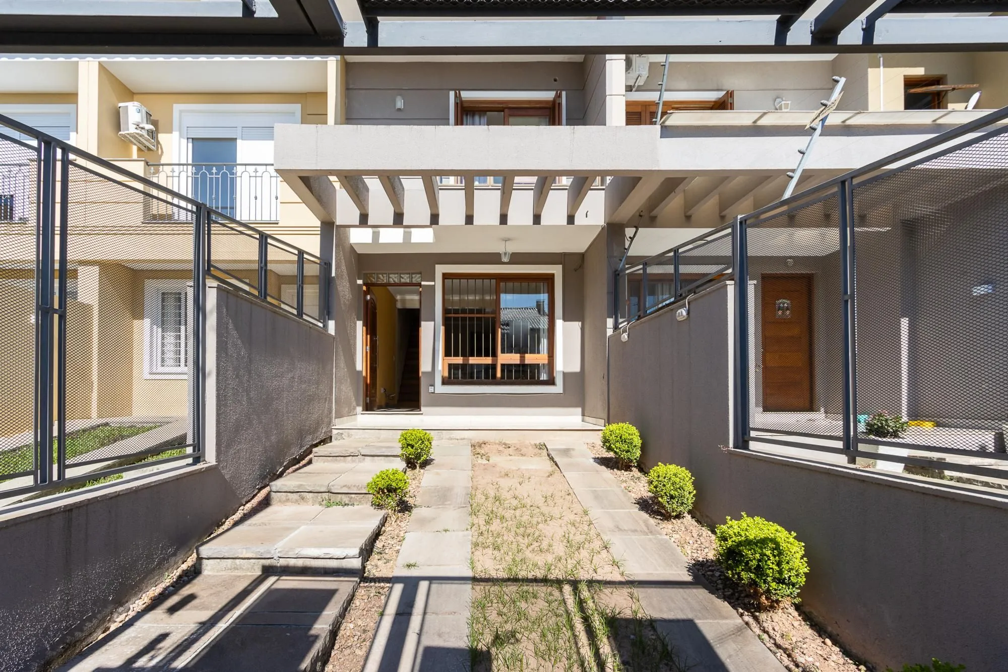 Imagem Casa para Venda - 135.78m², 3 dormitórios, sendo 3 suites, 1 vaga - Guarujá