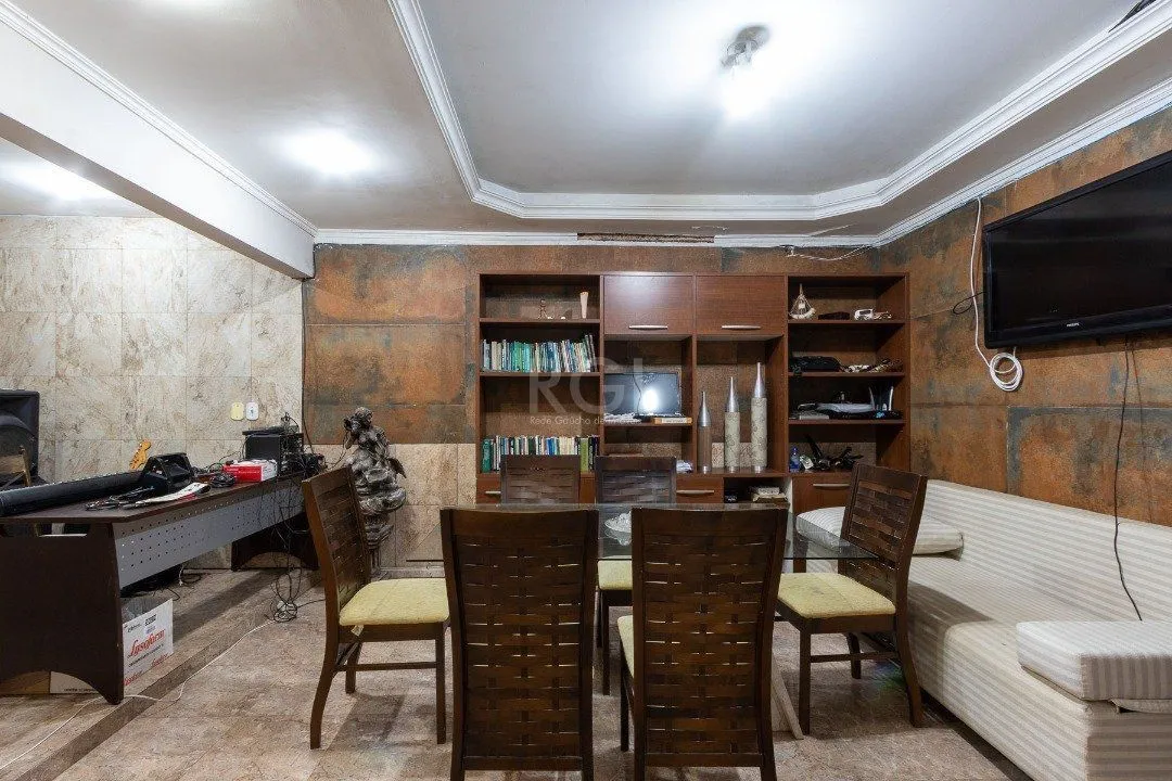 Imagem Sobrado para Venda - 300m², 3 dormitórios, sendo 1 suites, 3 vagas - Cavalhada