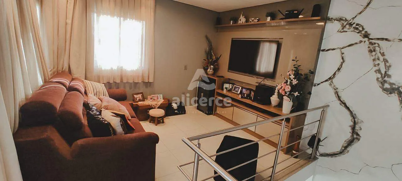 Imagem Casa com 4 Dormitórios, Piscina e Espaço Gourmet em Rua Sem Saída - Conforto, Privacidade e Localização Privilegiada no Itaguaçu! - Florianópolis/SC