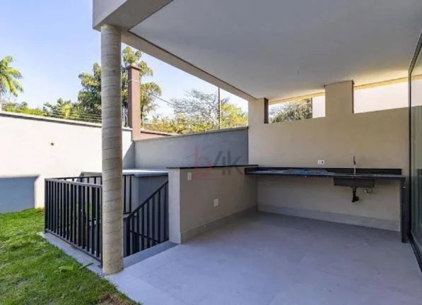 Imagem Casa alto padrão em condomínio fechado à venda.