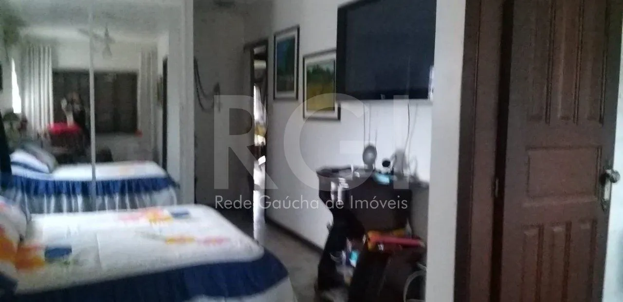Imagem Casa para Venda - 750m², 6 dormitórios, sendo 3 suites, 4 vagas - Partenon