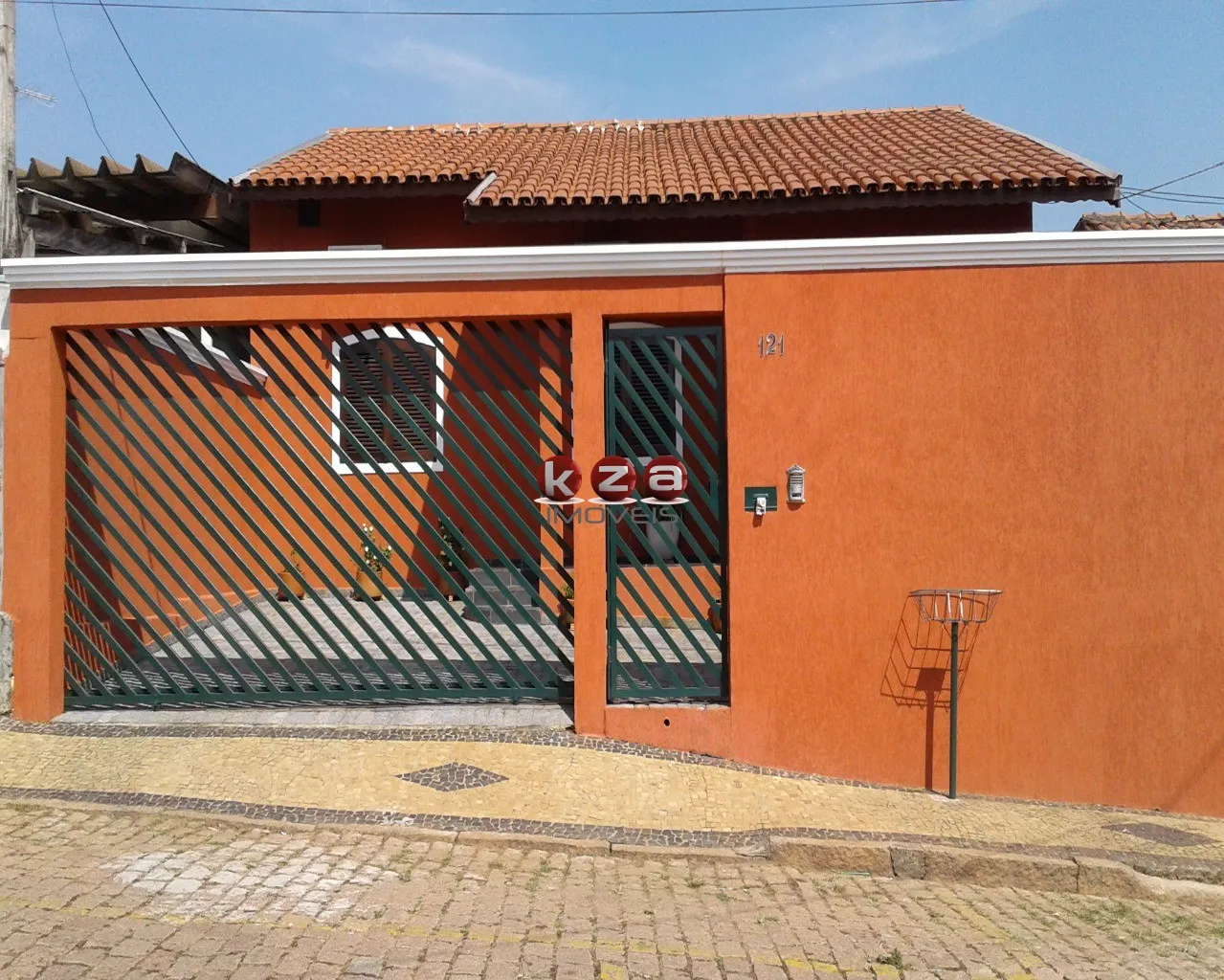 Foto do imóvel Imperdível: Casa à venda em Valinhos-SP, Vila São Sebastião - 3 quartos, 1 suite, 2 salas, 3 banheiros, 3 vagas, 170m².
