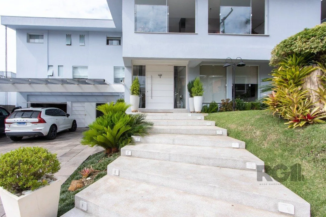 Imagem Casa em condominio . com 6 suites, sendo 3 suítes master com closet e hidro.