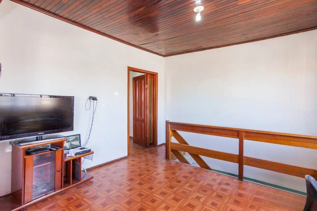 Imagem Casa com 3 quarto e 230m² à venda em Farrapos, Porto Alegre.