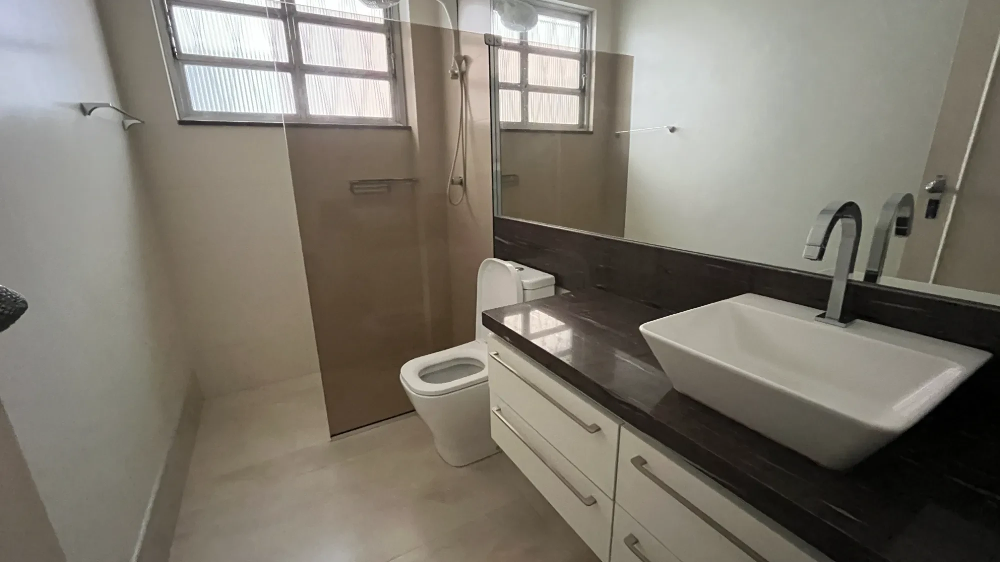 Imagem Sobrado com 4 Quartos à Venda, 295 m² em Aparecida - Santos
