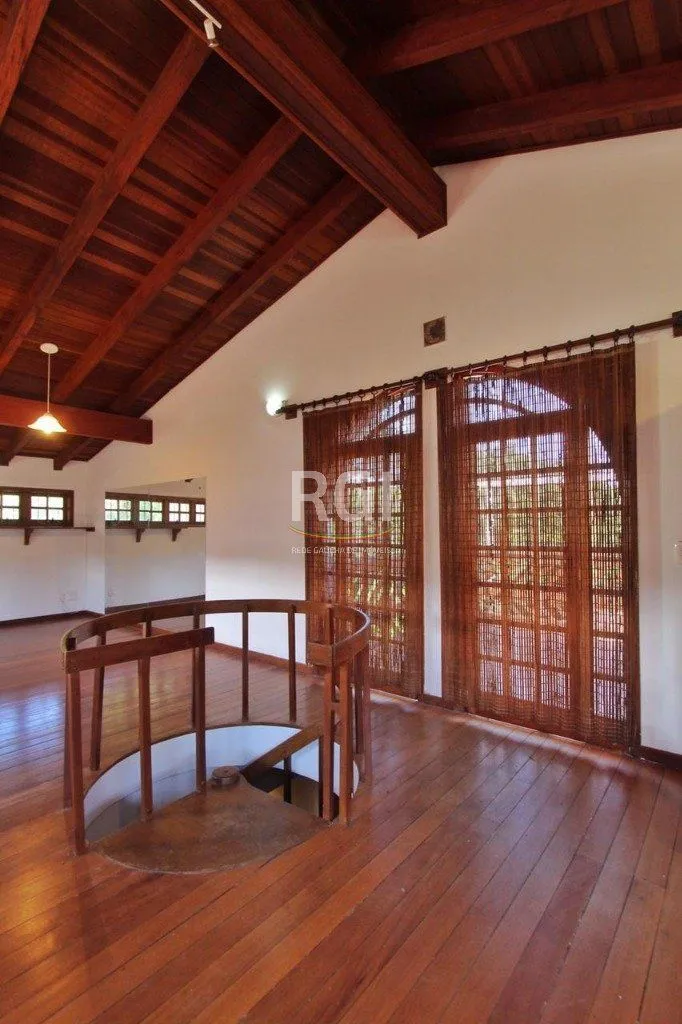 Imagem Casa para Venda - 185.29m², 4 dormitórios, sendo 2 suites, Teresópolis