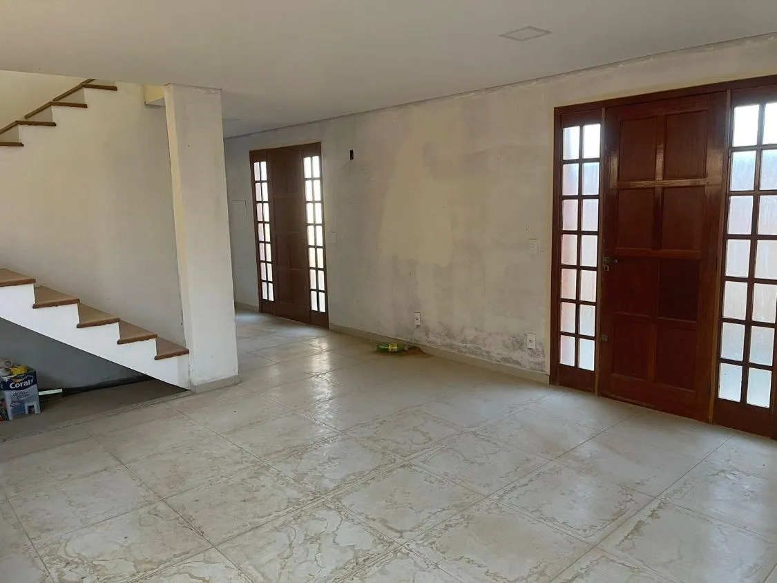 Imagem Vendo uma excelente casa em Crucilândia/MG ( valor 500.000,00 )