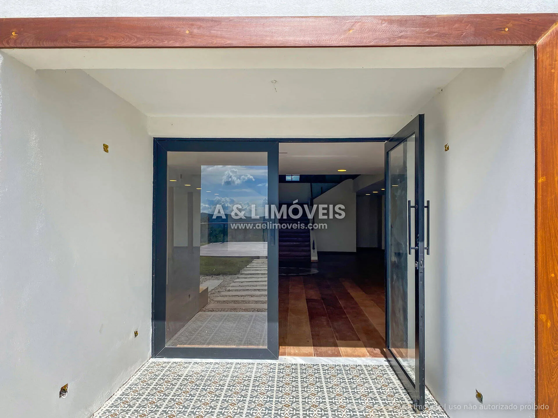 Imagem Casa à venda em Campos do Jordão com vista para montanhas e 7 suítes