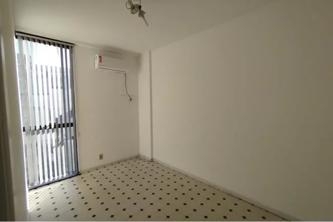 Imagem Sala para venda no bairro Moinhos de Vento em Porto Alegre
