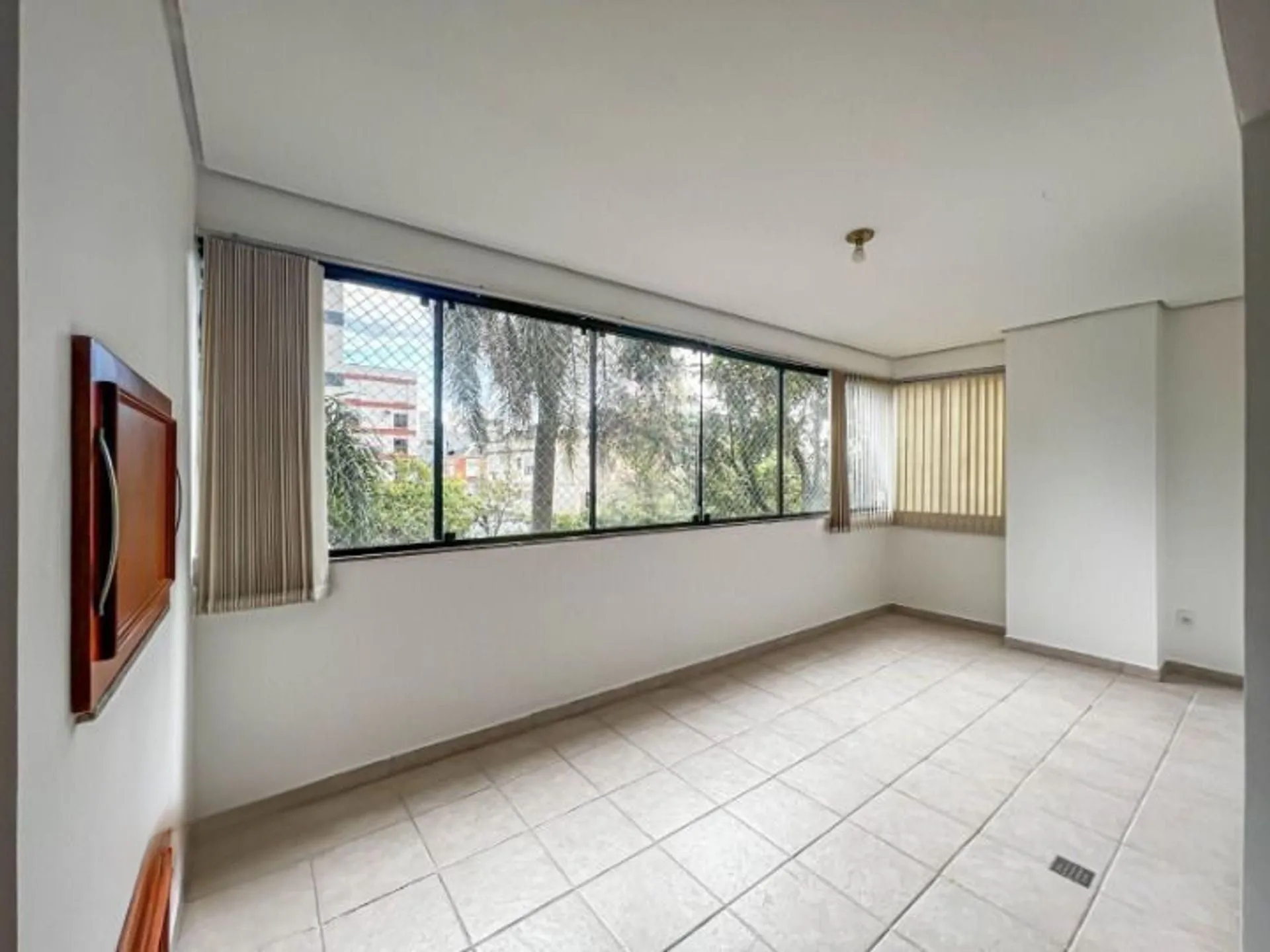 Imagem Apartamento de 3 quartos, suíte e 1 vaga de garagem no bairro Menino Deus em POA