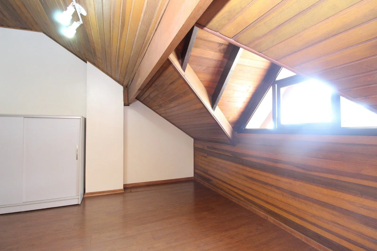 Imagem Casa de 180m² com 3 dormitórios no bairro Ecoville, Porto Alegre