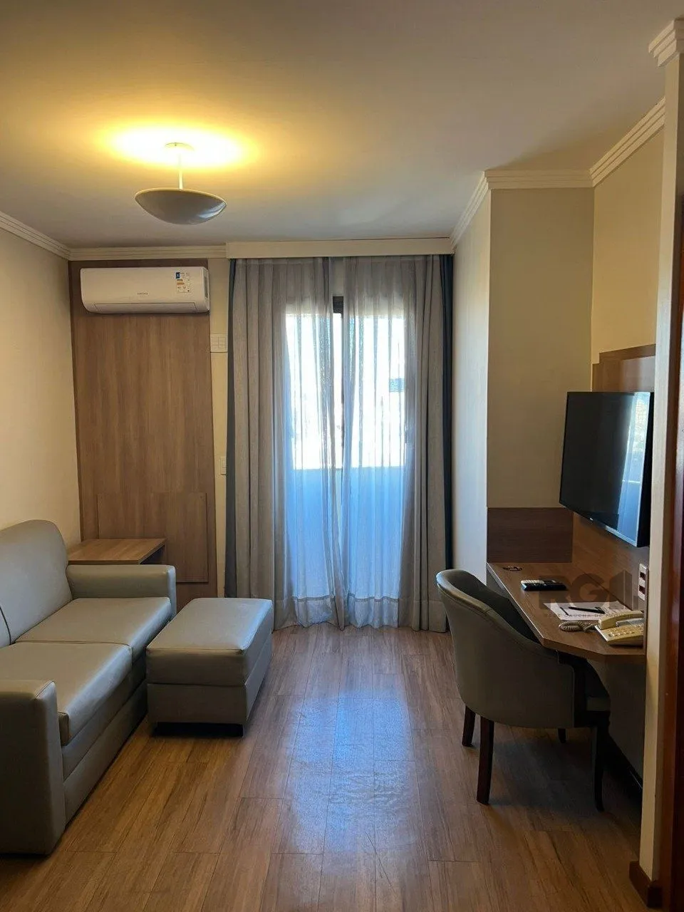 Imagem Flat semimobiliado, uma vaga, no bairro Praia de Belas em Porto Alegre