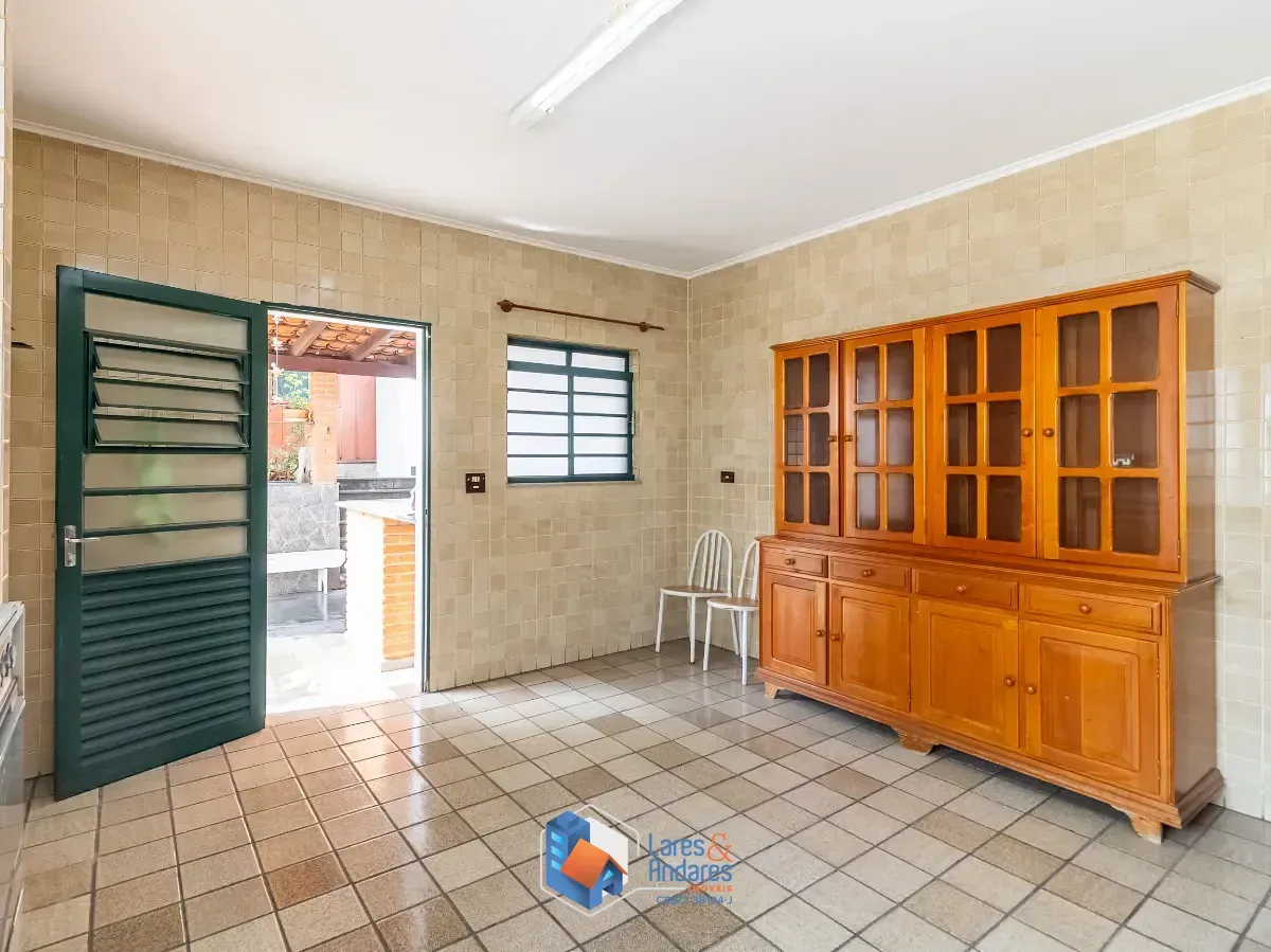Imagem Sobrado para venda em Jardim Regina com 3 quartos, sendo 1 suíte, 226m²