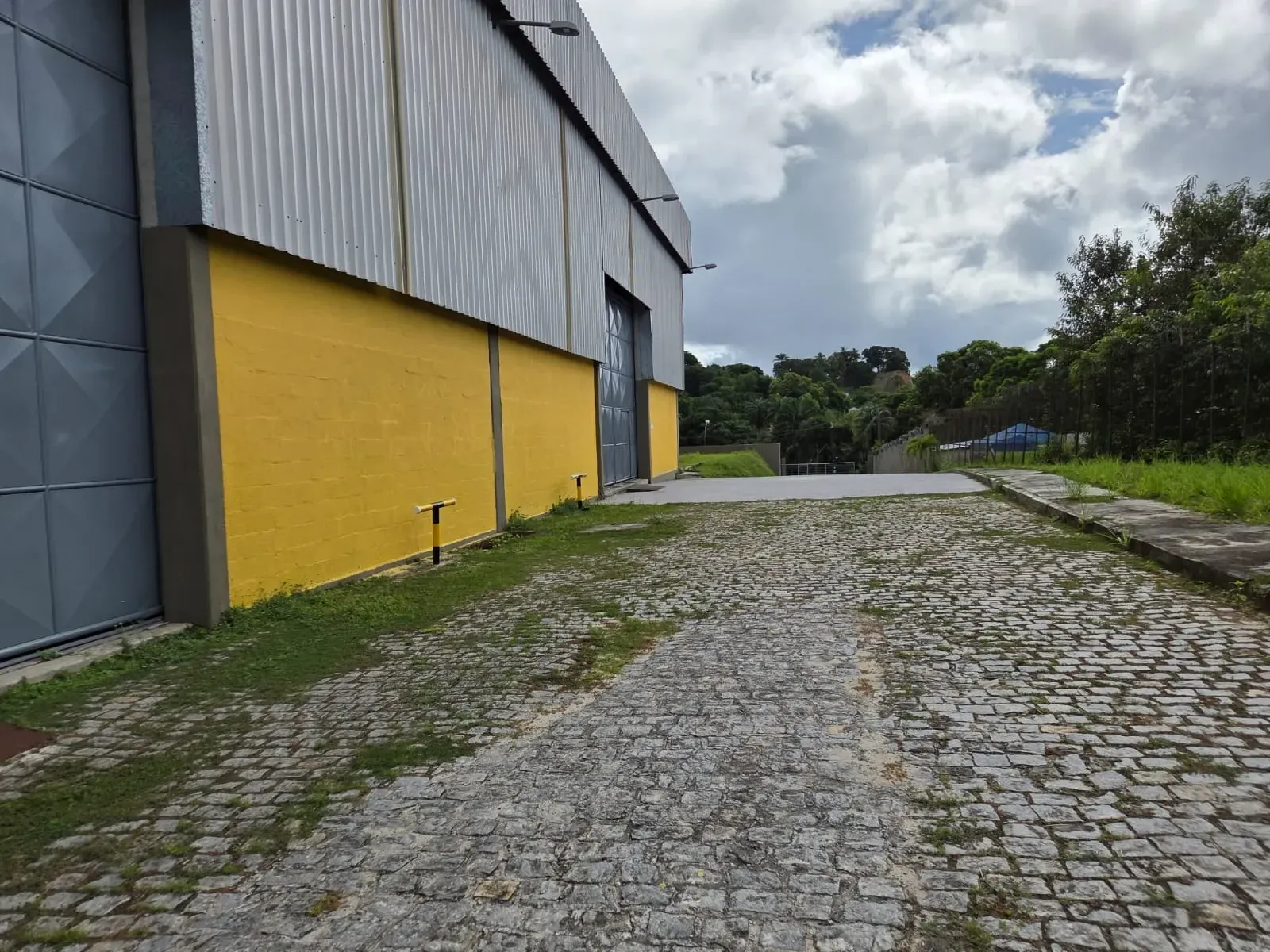 Imagem Galpão para Alugar, 8400 m² em Fazenda Santa Rosa - Simoes Filho