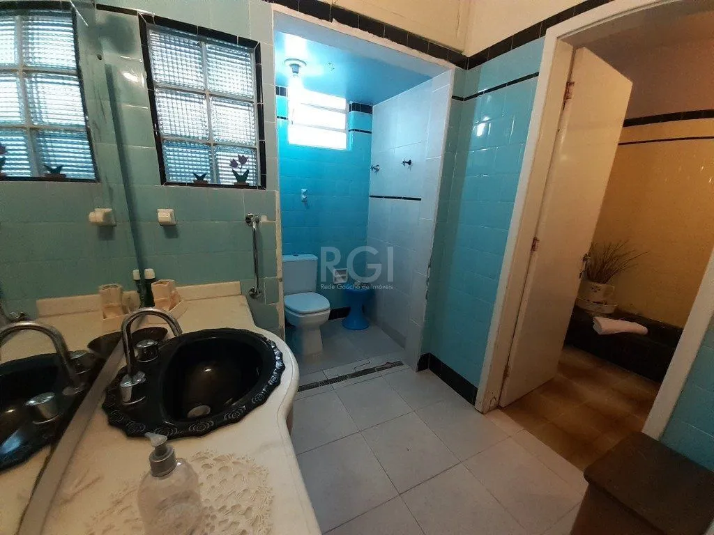 Imagem Casa para Venda - 290m², 3 dormitórios, sendo 1 suites, 3 vagas - Menino Deus