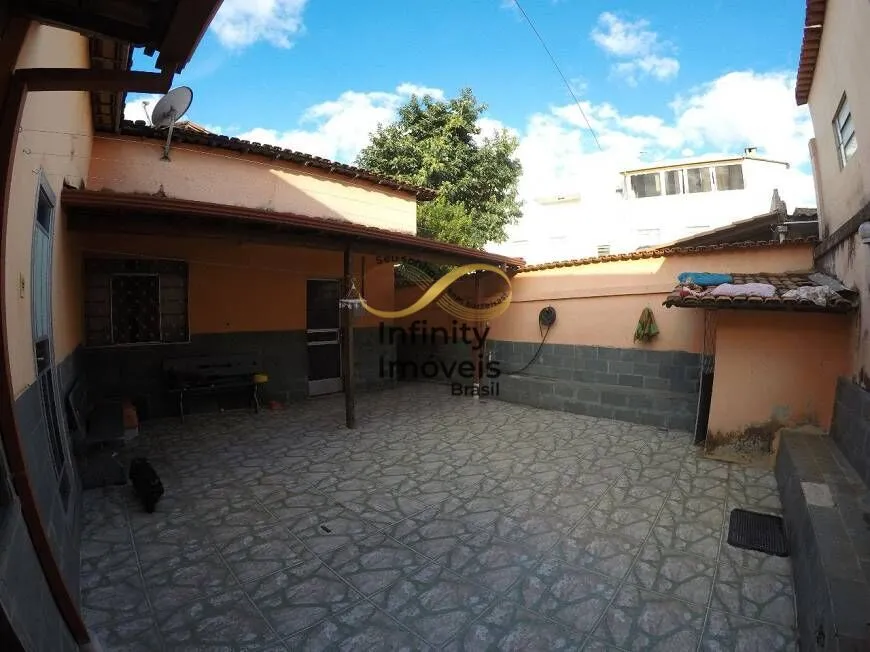 Imagem Casa à venda no bairro Santa Terezinha - Belo Horizonte/MG